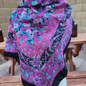 Womens Scarf 31 X 29"